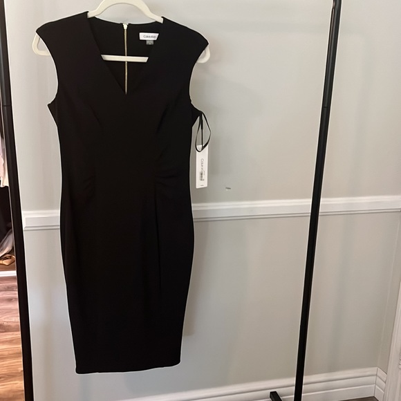 Calvin Klein - Black Sheath Dress, with gold zipper in the back - Picture 5 of 7